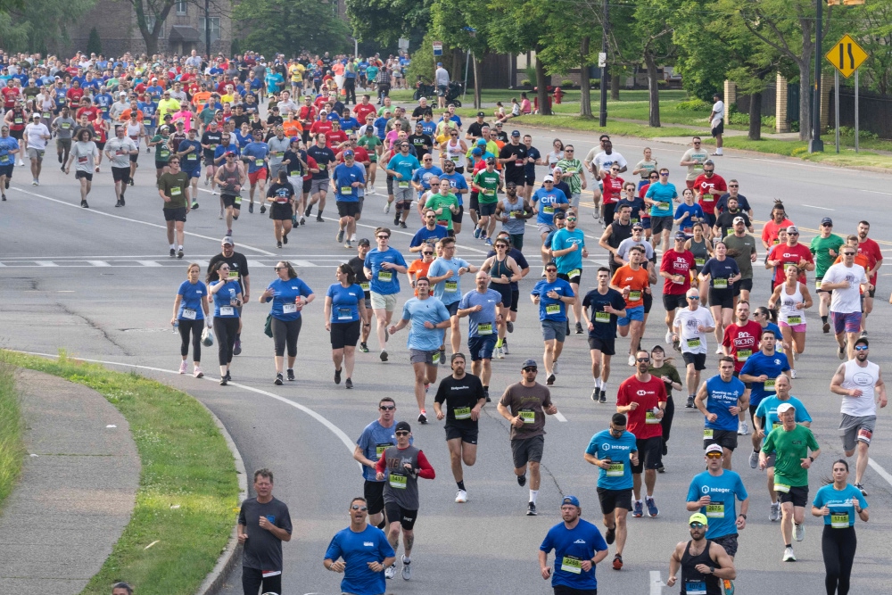 A group of participants from buffalo race