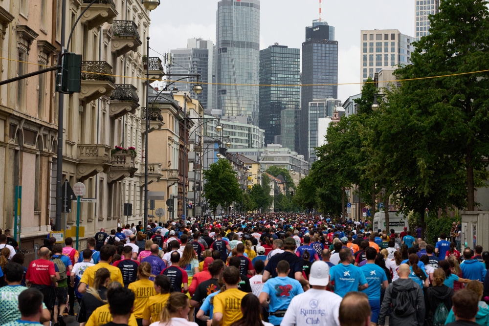 A group of participants from Frankfurt's race